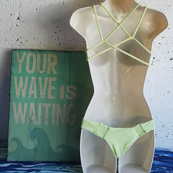 FRANKIE'S BIKINIS KAIA TOP & VALENTINA BOTTOMS - Picture 6 of 6